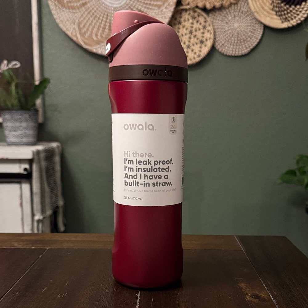 Owala Holiday Collection 24 oz FreeSip in Poinsettia! New!